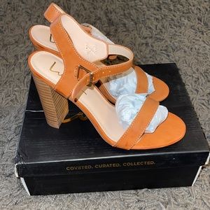 Natural color size 8 lulu brand heels